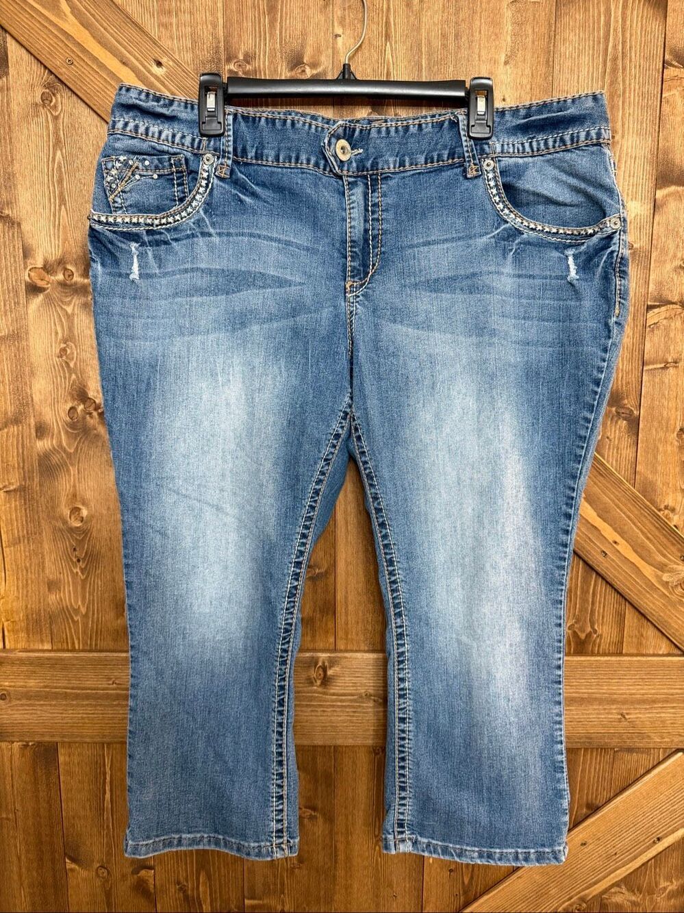 Maurices 22 Regular Capri Jeans Stretch Embellished Medium Wash 40x22(9476)